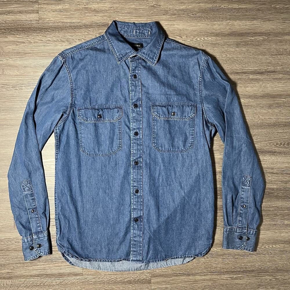 Banana Republic Denim Shirt Men's Small Washed Indigo Untucked Standard Fit EUC